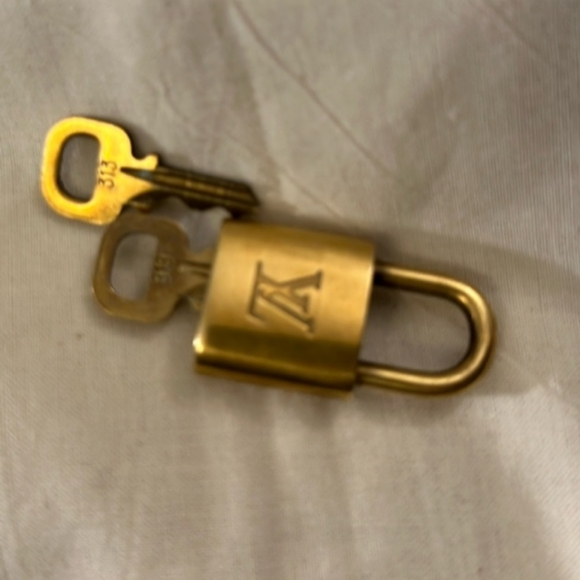 AUTHENTIC Vintage Louis Vuitton GOLD Lock & Keys (2) MAKE OFFER - Picture 2 of 3